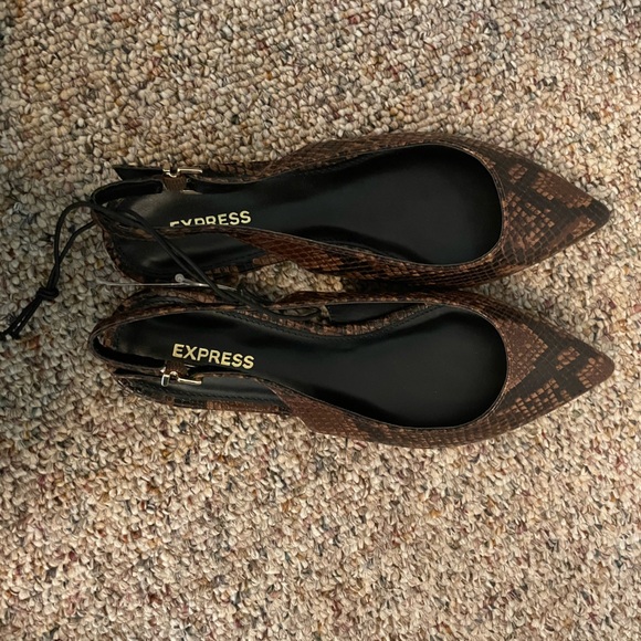 Express snakeskin flats size 7 - Picture 3 of 4